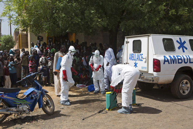 Mali 8 ca lây nhiễm, 271 người bị cách ly do Ebola